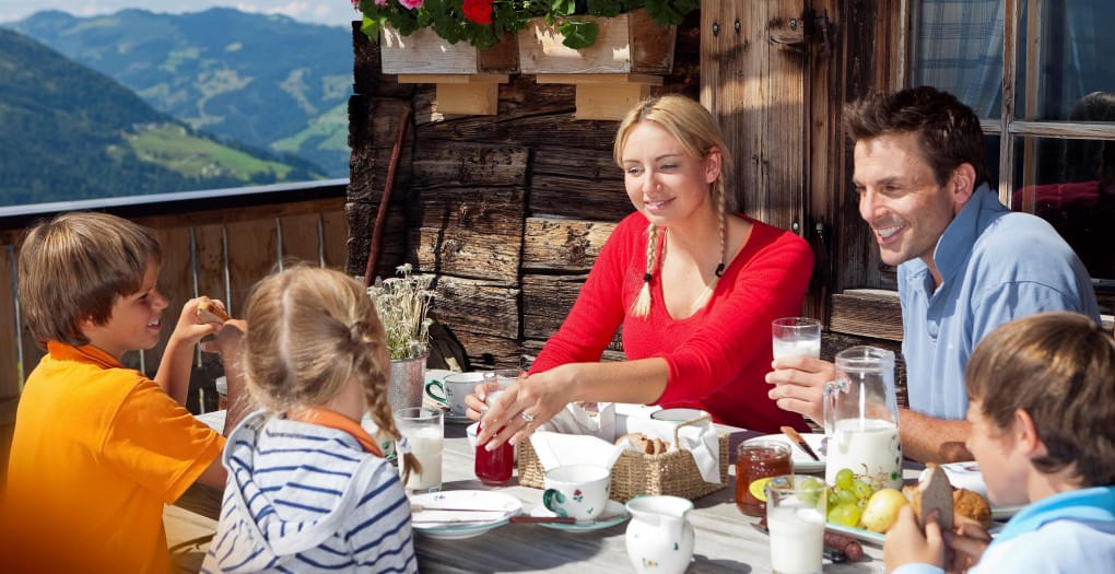 Mountain-hut-breakfast